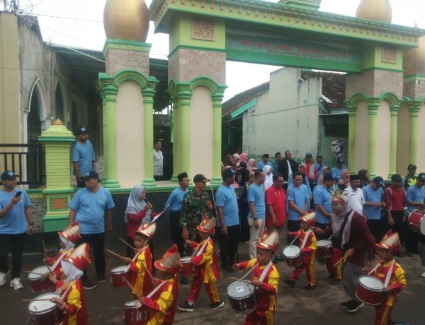 Babinsa Koramil 0804/13 Bendo laksanakan Pengamanan Parade Drumband Gebyar Rojabiyah