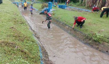 Koramil 0804/13 Bendo Bersama Forkopimca Bendo laksanakan Giat Jumingsih di Kali Gandong Kerik Desa Bulak