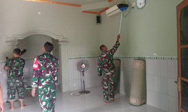 Jelang Ramadan 1447 H Anggota Koramil 0804/06 Maospati Bersihkan dan Benahi Mushola Koramil